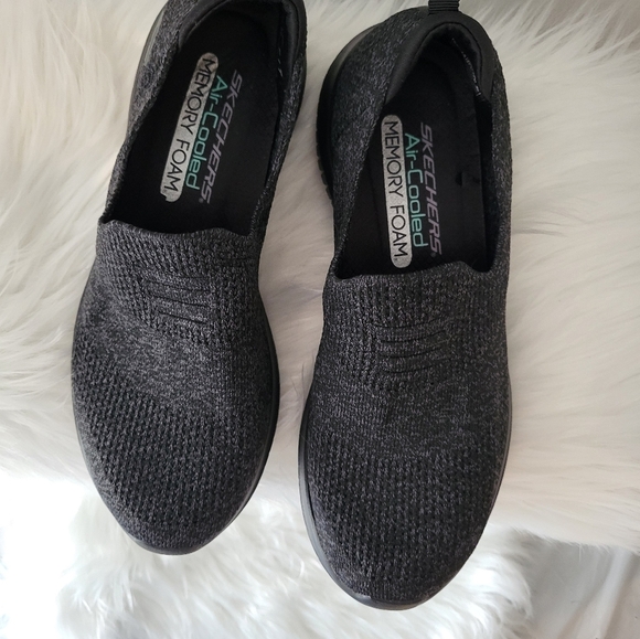 Skeckers Women's Black Slip-On Sneakers, Size 7.5 - Picture 5 of 8